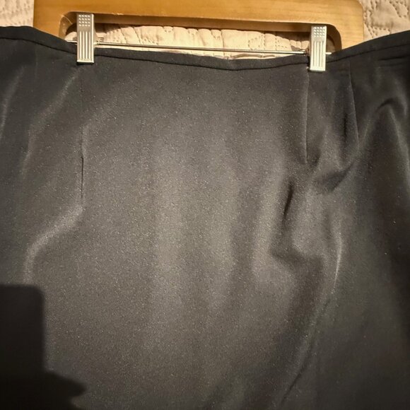 T. Milano elegant dressy Women's black short sleeve 2 piece skirt suit: Size 16W - Picture 6 of 8
